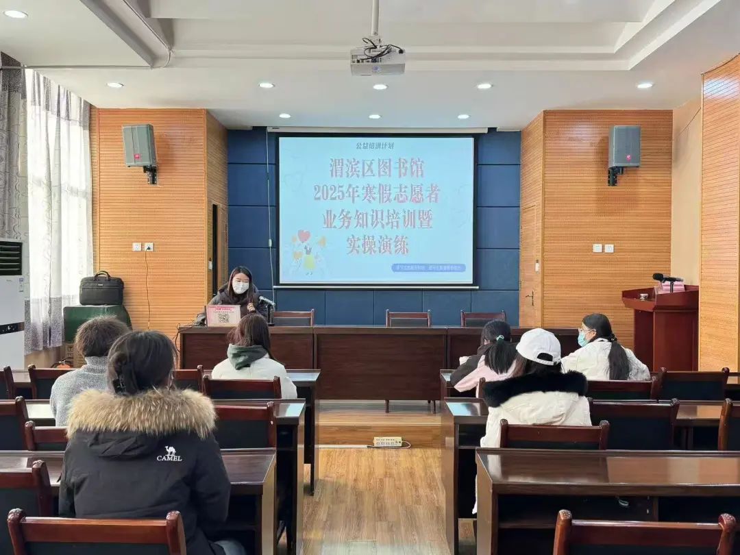 志在心中·愿在行动——渭滨区图书馆第一批志愿者进行到岗服务